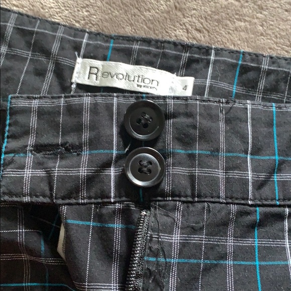 Tailored Plaid Shorts - Picture 5 of 9